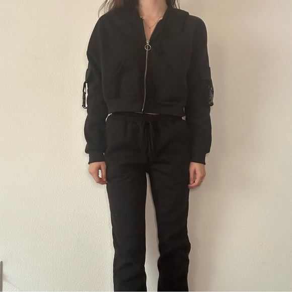 BLACK SWEATSUIT - Picture 1 of 6